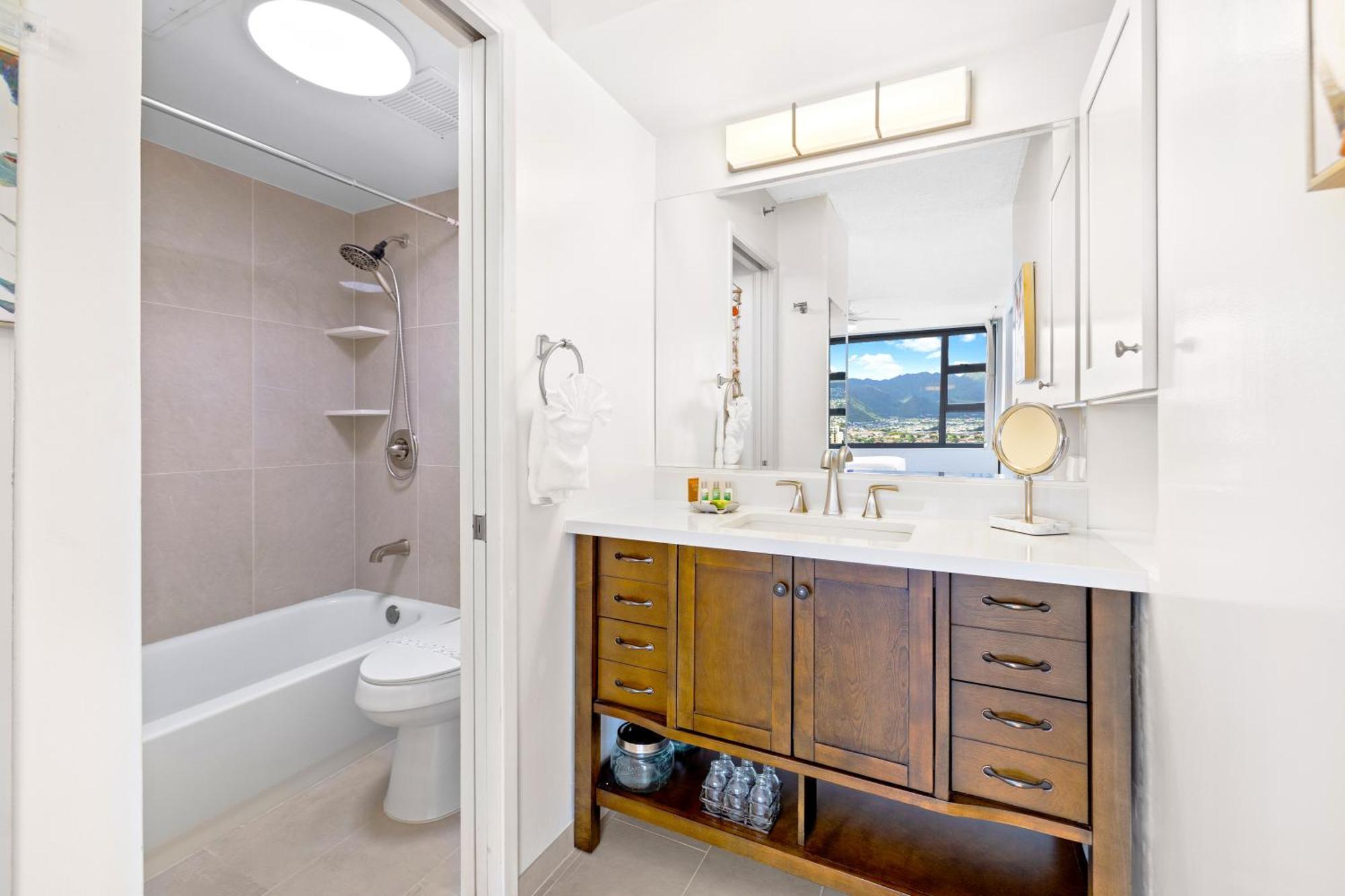 Tropical Bliss, Mountain View Condo Near Waikiki Beach With Free Parking Honolulu Exterior foto